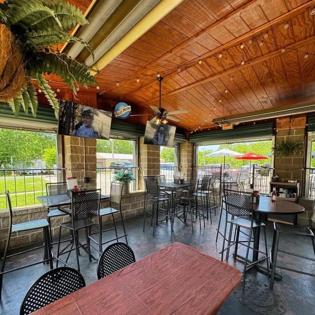Last Chance Bar & Grill